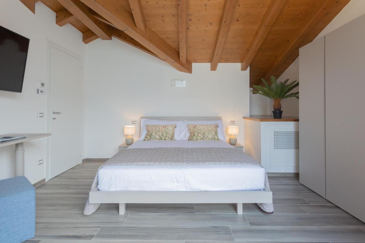 Dream Lake Apartments Lake View - Private Beach By Rent All Como Lezzeno Eksteriør billede