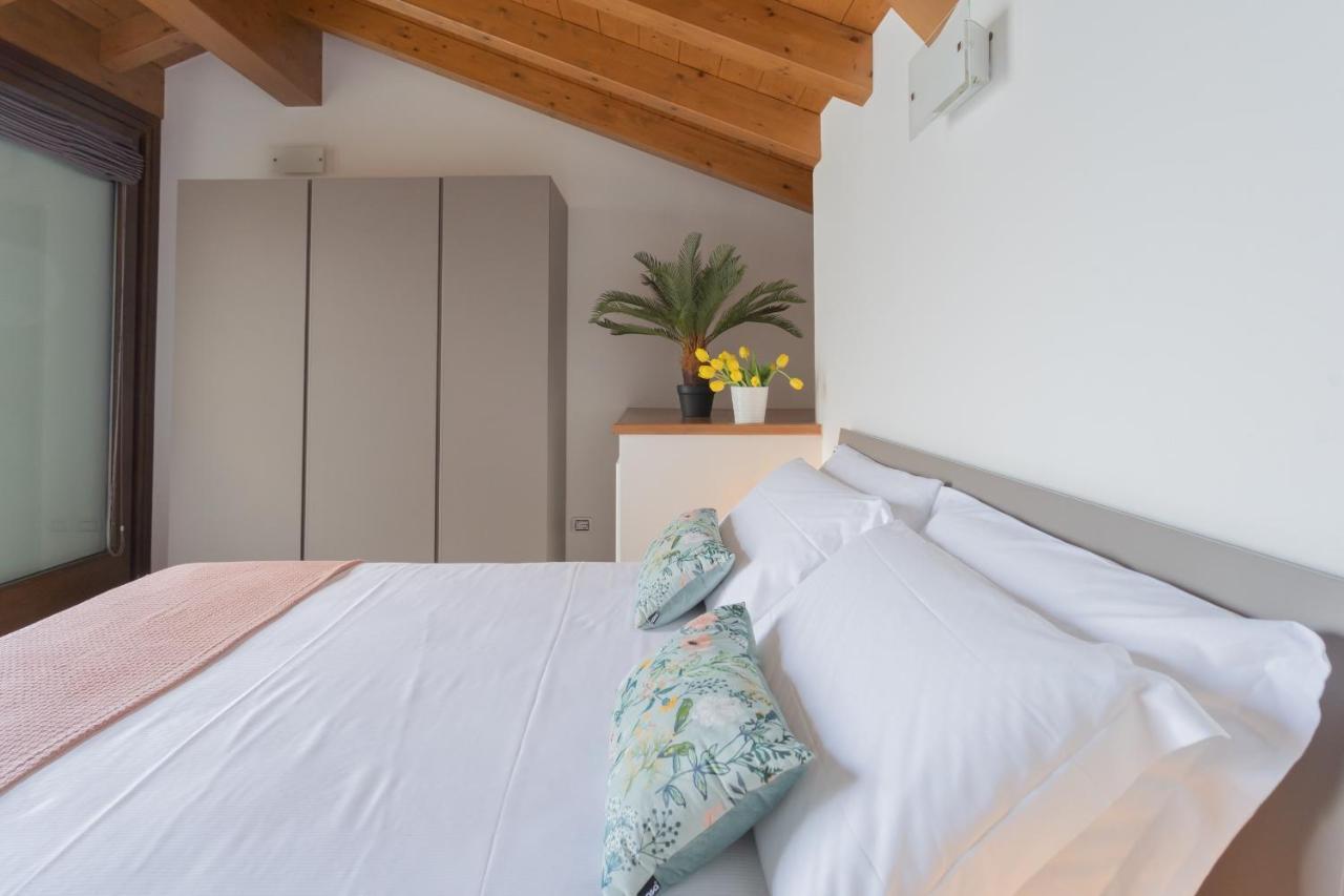 Dream Lake Apartments Lake View - Private Beach By Rent All Como Lezzeno Eksteriør billede