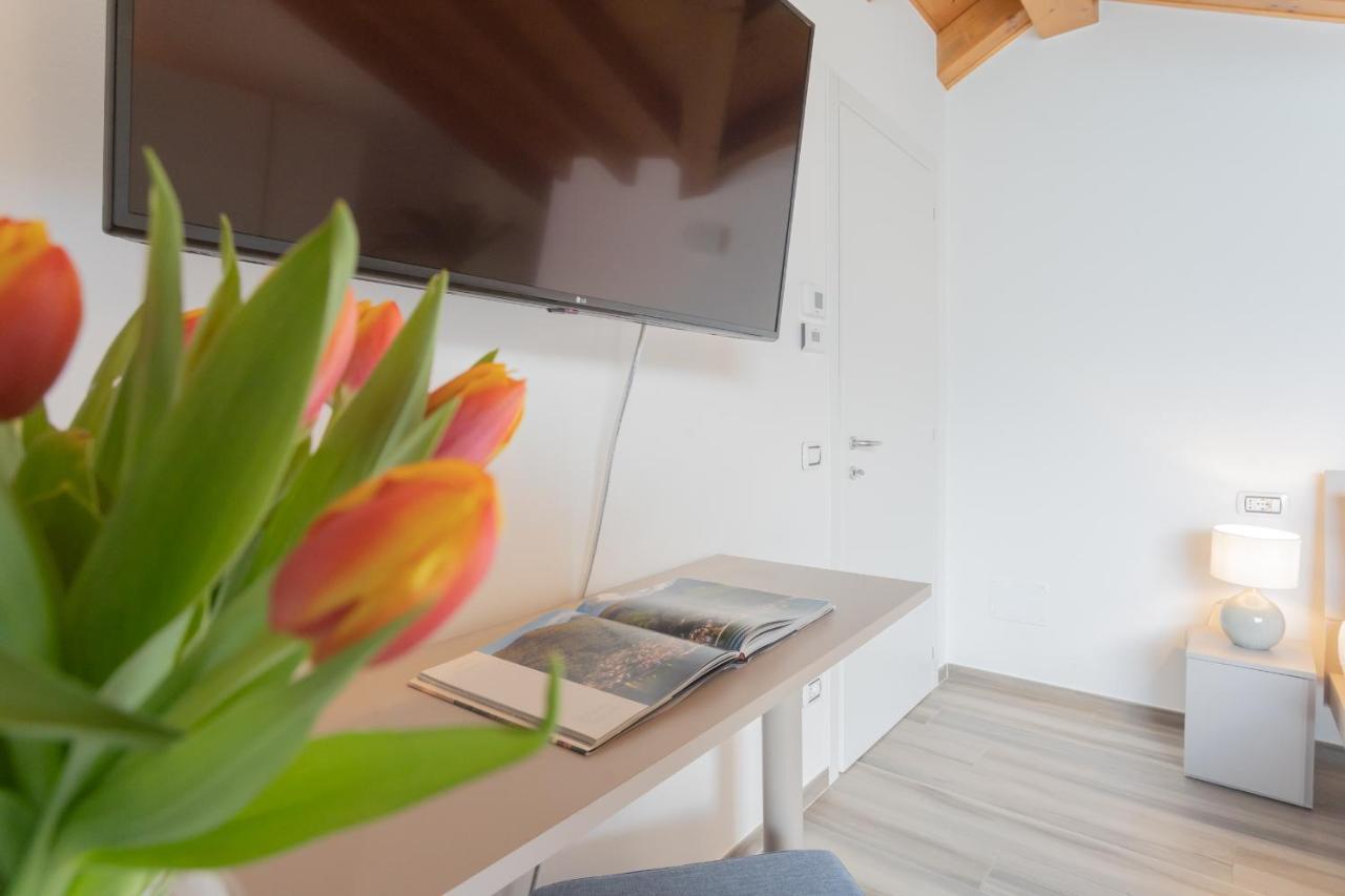Dream Lake Apartments Lake View - Private Beach By Rent All Como Lezzeno Eksteriør billede